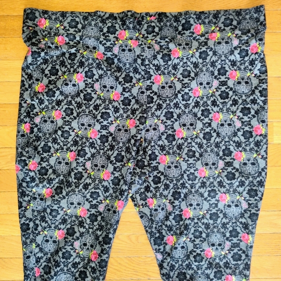 Torrid X Betsey Johnson Limited Edition Rose Skull Lace Leggings Size 6X - Picture 6 of 8